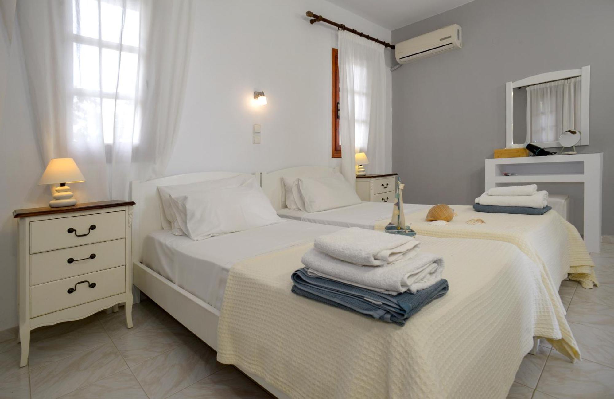 Albouro Seafront Apartments Kateleios Eksteriør bilde