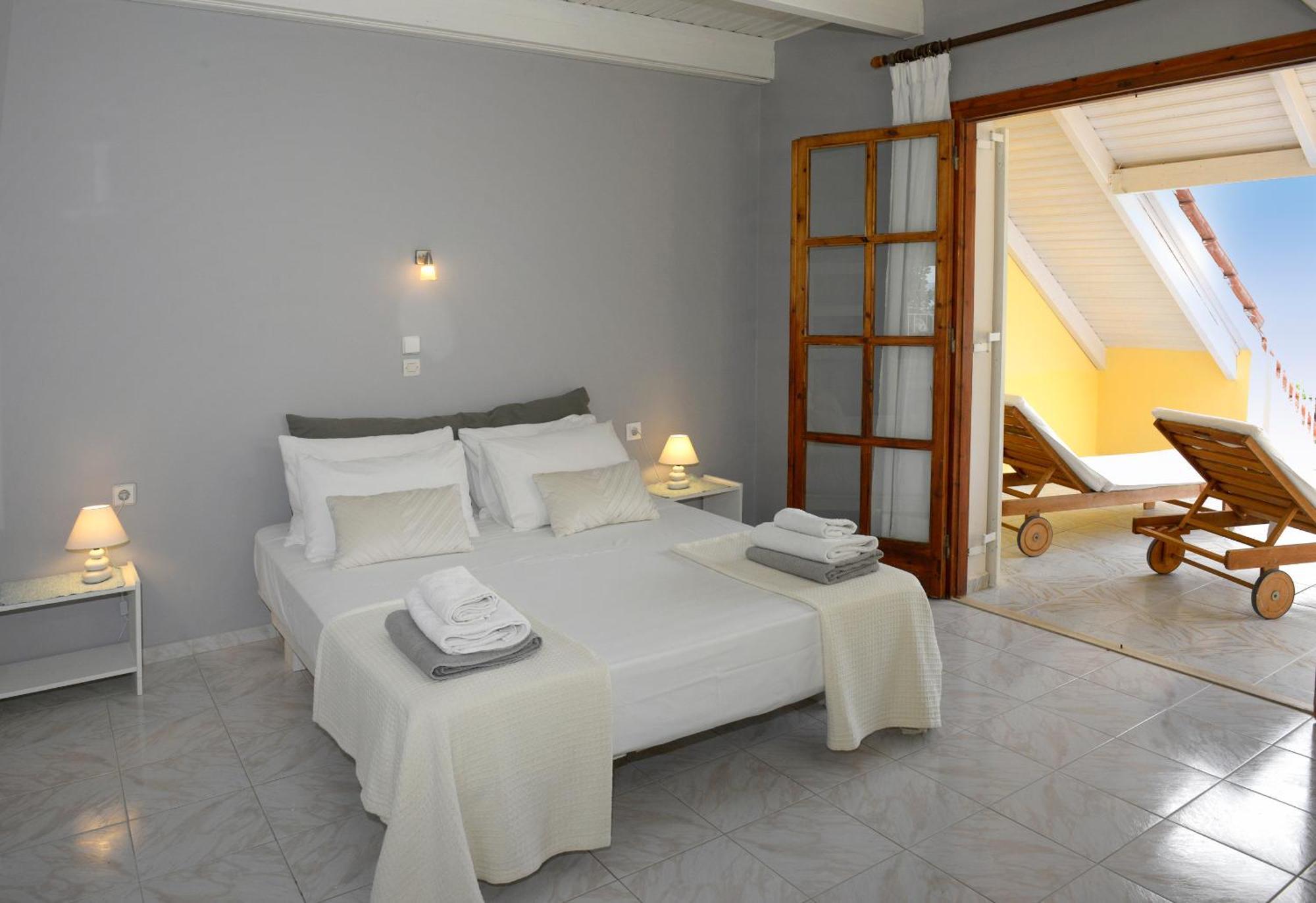 Albouro Seafront Apartments Kateleios Eksteriør bilde