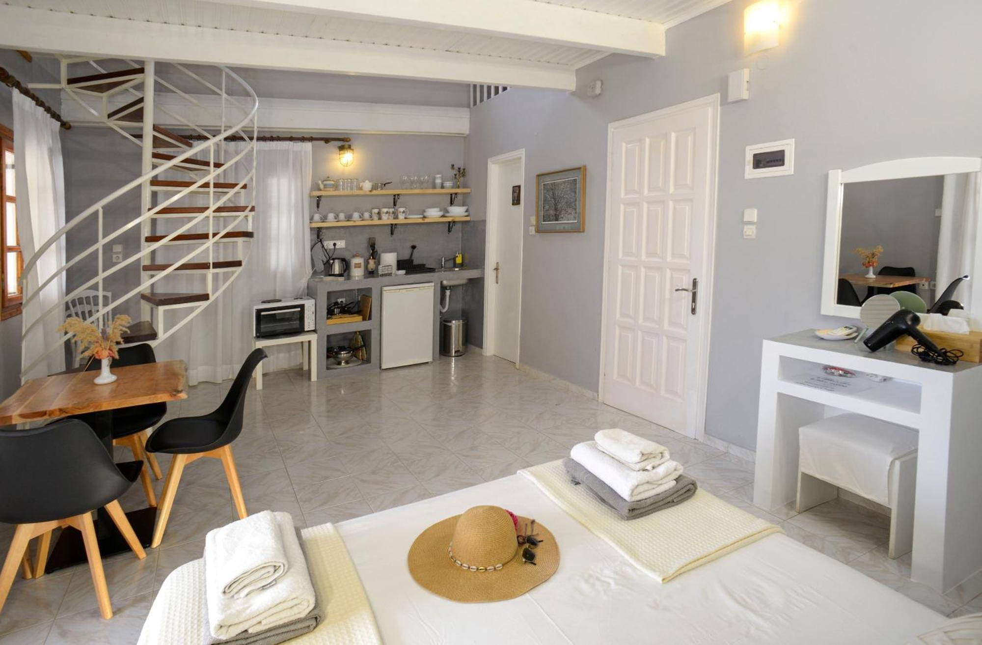 Albouro Seafront Apartments Kateleios Eksteriør bilde