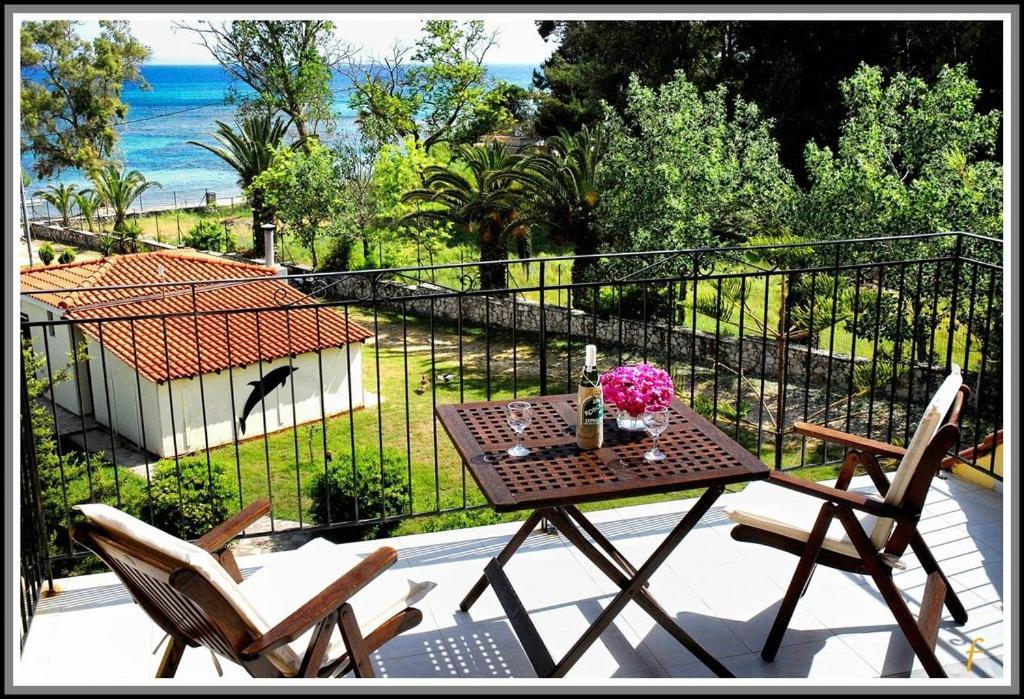 Albouro Seafront Apartments Kateleios Eksteriør bilde